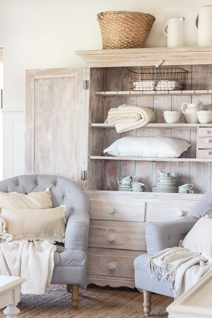 How to Decorate a Hutch in the Living Room